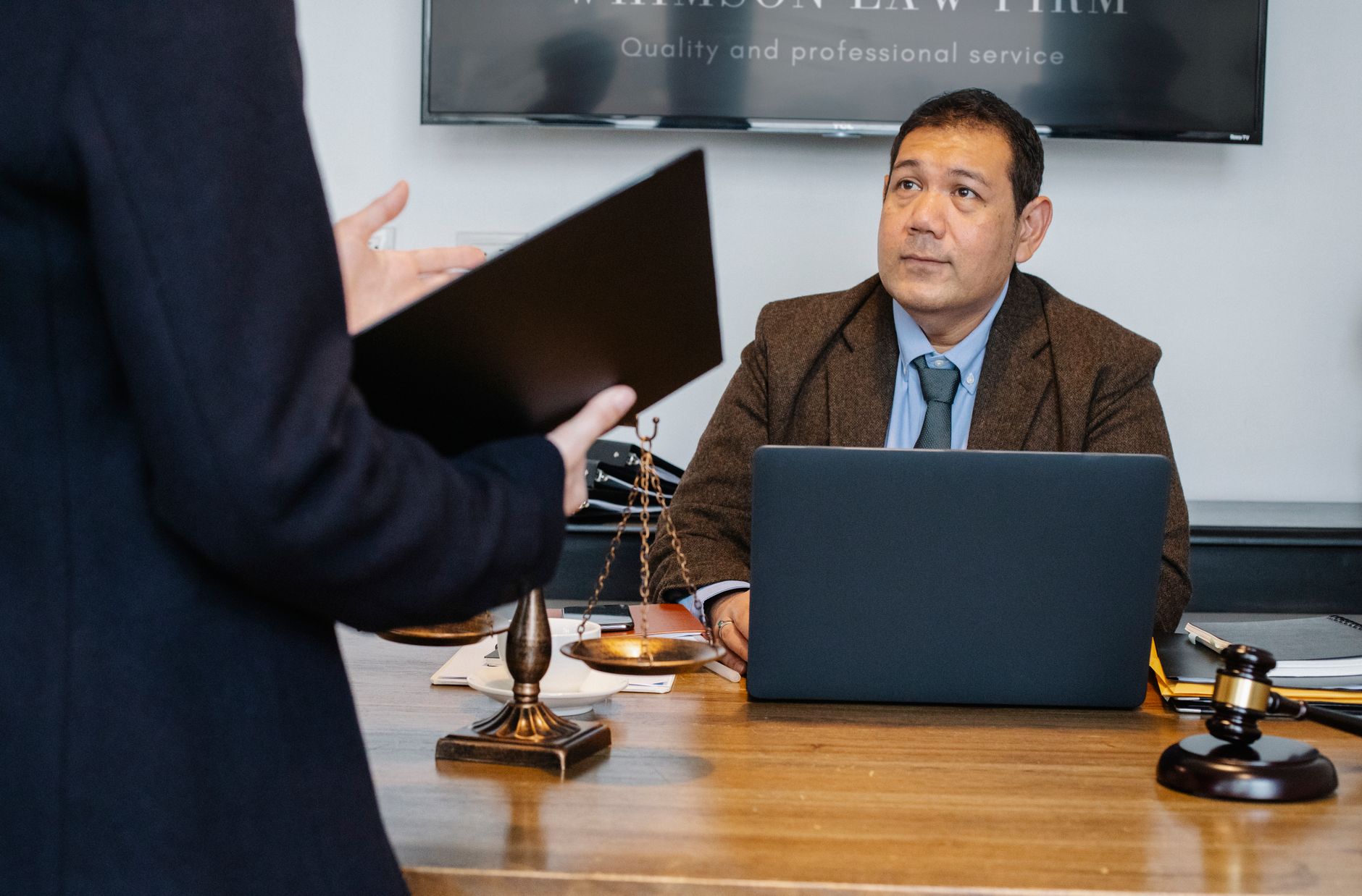 courtroom lawyer consultation
